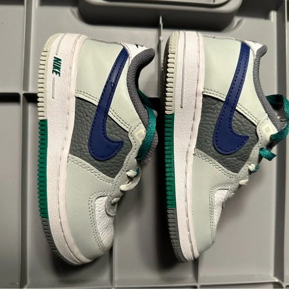 Nike Kids' White and Blue Sneakers - Picture 4 of 7